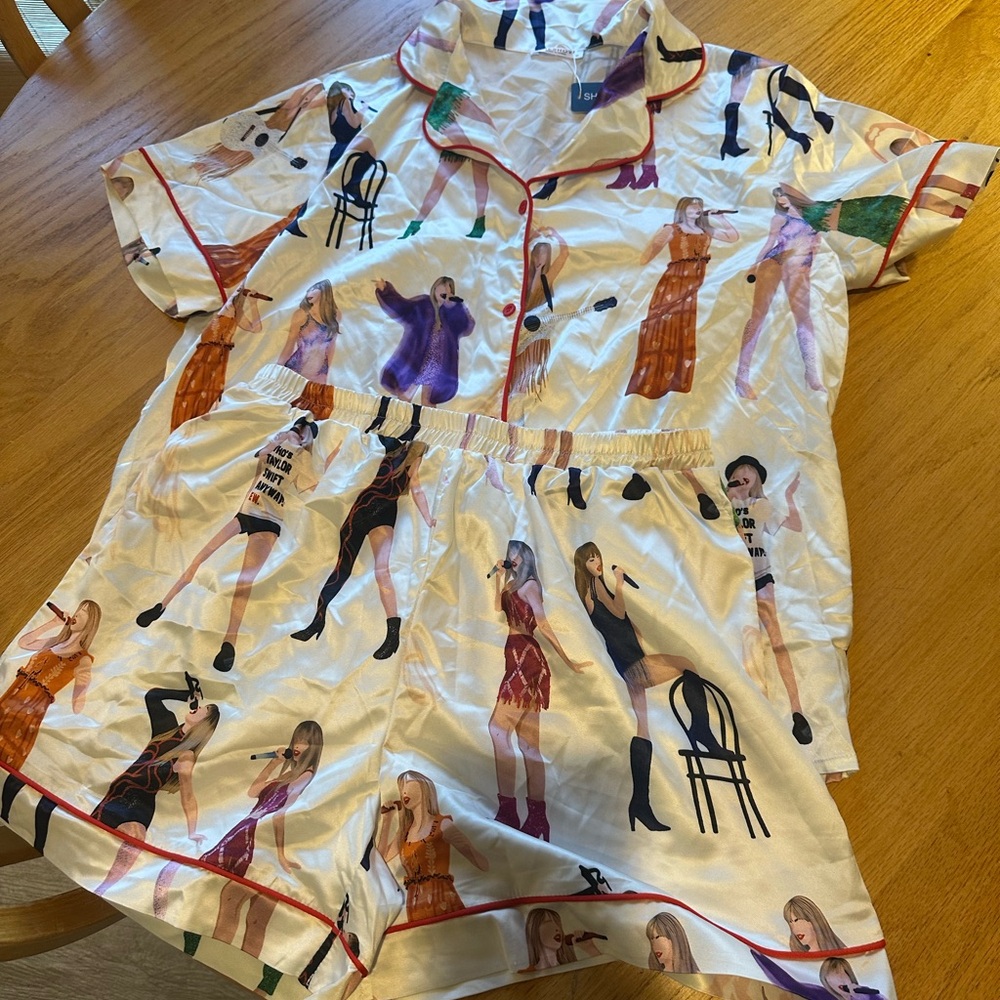 Taylor Swift Graphic Pajama Set M- NWT